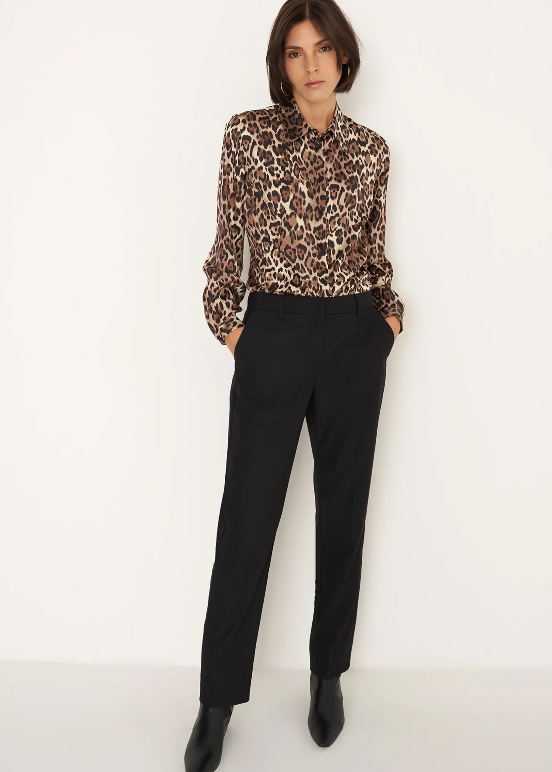 Tailleur Maculato con Pantalone a Gamba Stretta